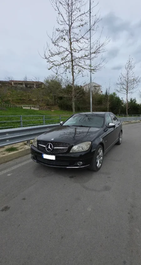 Tirane, shitet makine W204 C220 CDI AUTOMAT Nafte, e zeze automatik Kondicioner 245.000 km 5.300 €