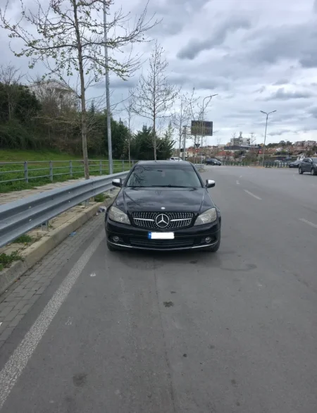 Tirane, shitet makine W204 C220 CDI AUTOMAT Nafte, e zeze automatik Kondicioner 245.000 km 5.300 €