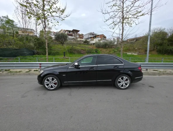 Tirane, shitet makine W204 C220 CDI AUTOMAT Nafte, e zeze automatik Kondicioner 245.000 km 5.300 €