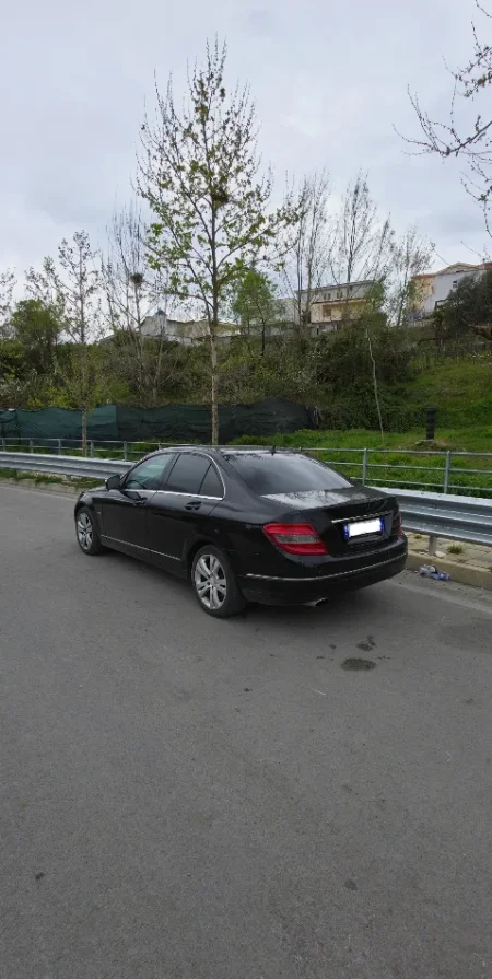 Tirane, shitet makine W204 C220 CDI AUTOMAT Nafte, e zeze automatik Kondicioner 245.000 km 5.300 €