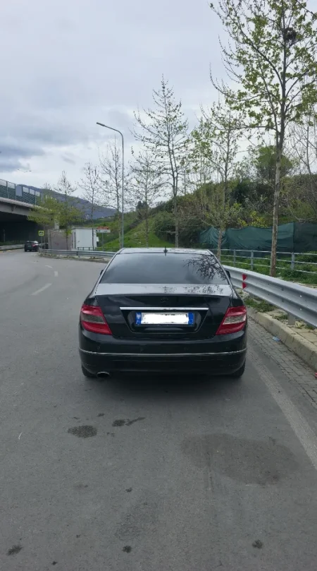 Tirane, shitet makine W204 C220 CDI AUTOMAT Nafte, e zeze automatik Kondicioner 245.000 km 5.300 €