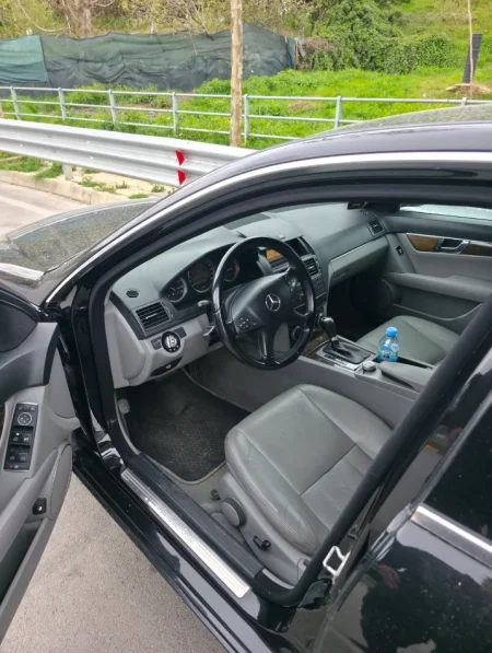 Tirane, shitet makine W204 C220 CDI AUTOMAT Nafte, e zeze automatik Kondicioner 245.000 km 5.300 €