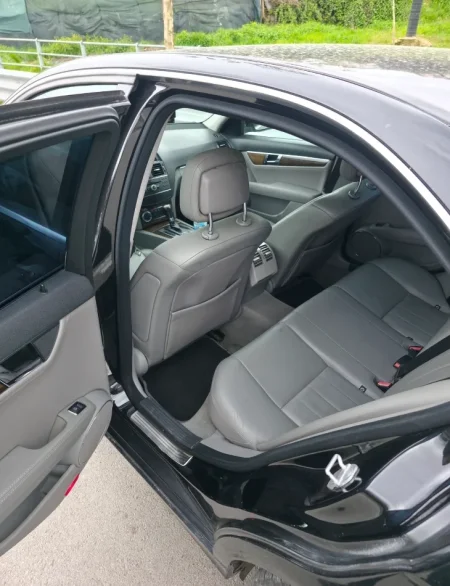 Tirane, shitet makine W204 C220 CDI AUTOMAT Nafte, e zeze automatik Kondicioner 245.000 km 5.300 €