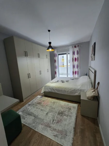 Tirane, jepet me qera apartament 1+1 Kati 6, 82 m² 650 € (LAPRAKE)