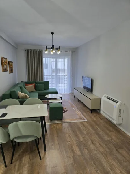 Tirane, jepet me qera apartament 1+1 Kati 6, 82 m² 650 € (LAPRAKE)