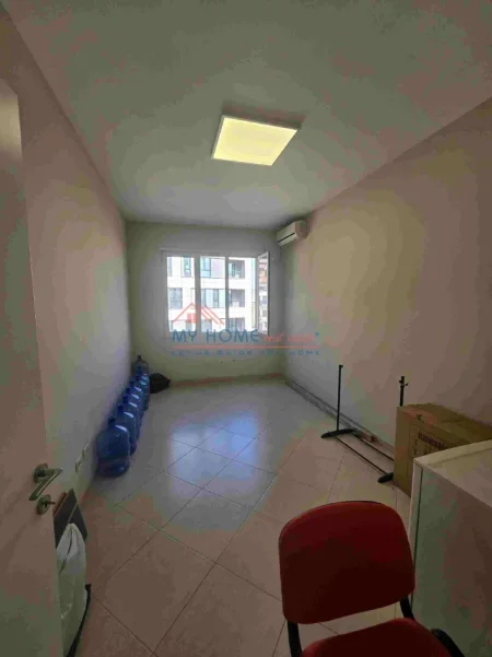 Tirane, jepet me qera zyre Kati 3, 140 m² 105.000 € (Rruga Karl Gega)