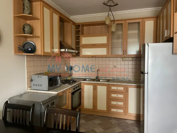 Tirane, jepet me qera apartament 1+1+Ballkon Kati 10, 65 m² 620 € (Shkolla e Baletit)