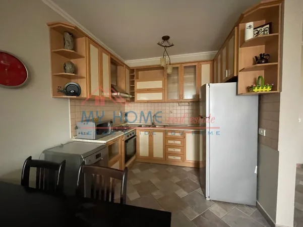 Tirane, jepet me qera apartament 1+1+Ballkon Kati 10, 65 m² 620 € (Shkolla e Baletit)