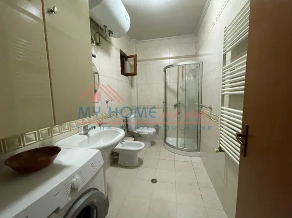 Tirane, jepet me qera apartament 1+1+Ballkon Kati 10, 65 m² 620 € (Shkolla e Baletit)