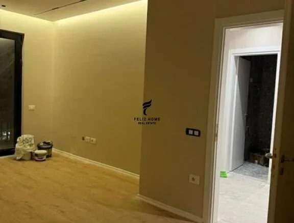 Tirane, jepet me qera zyre Kati 1, 85 m² 1.000 € (KOMUNA E PARISIT)