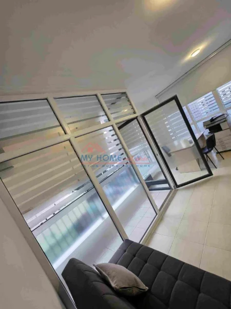 Tirane, jepet me qera zyre Kati 3, 65 m² 500 € (Bulevardi i Ri)