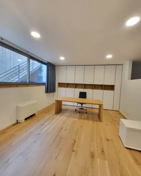 Tirane, jepet me qera Vile 4+1+Ballkon Kati 2, 500 m² 5.000 € (TEG)