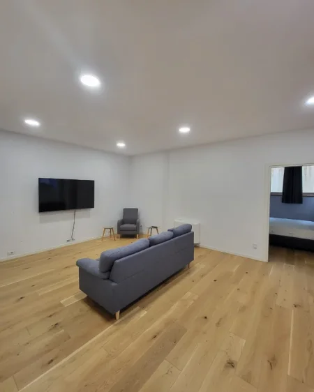 Tirane, jepet me qera Vile 4+1+Ballkon Kati 2, 500 m² 5.000 € (TEG)
