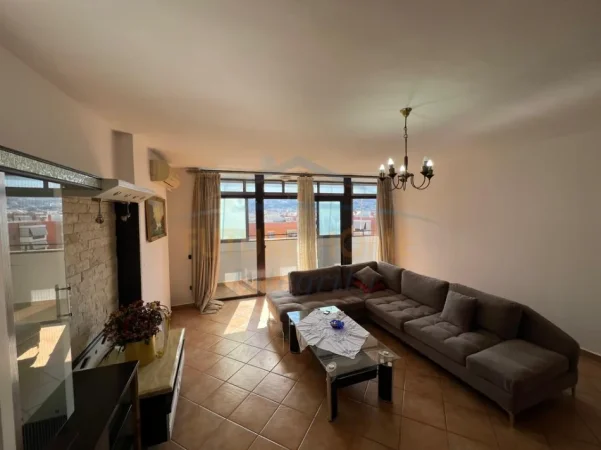 Tirane, jepet me qera apartament 2+1,  Kati 10, 111 m² 650 € (Rruga e Kavajës)
