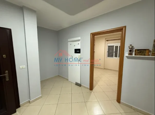 Tirane, jepet me qera Zyre te Rruga Riza Cerova, 500 Euro