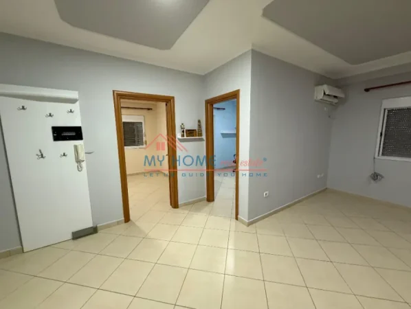 Tirane, jepet me qera Zyre te Rruga Riza Cerova, 500 Euro