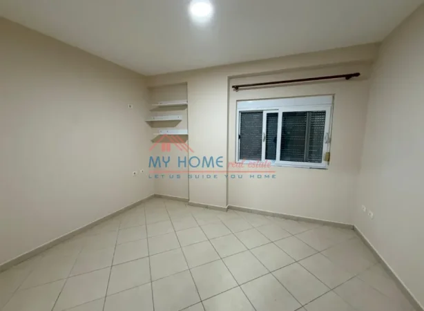 Tirane, jepet me qera Zyre te Rruga Riza Cerova, 500 Euro
