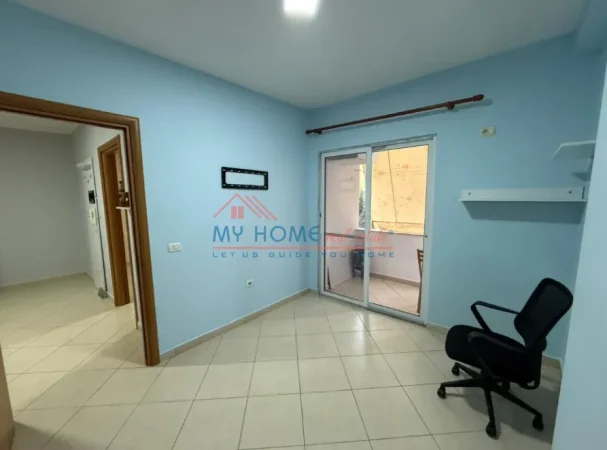 Tirane, jepet me qera Zyre te Rruga Riza Cerova, 500 Euro