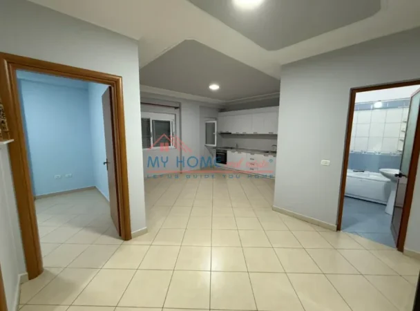 Tirane, jepet me qera Zyre te Rruga Riza Cerova, 500 Euro