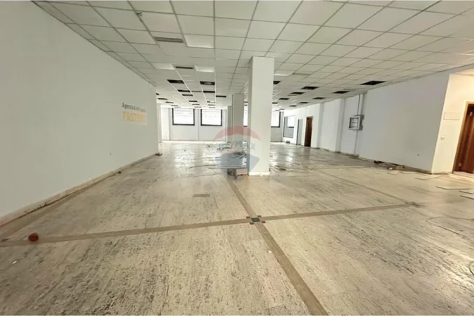 Tirane, jepet me qera , 403 m² 7.000 € (Reuga Shen Gjon Pali 2)