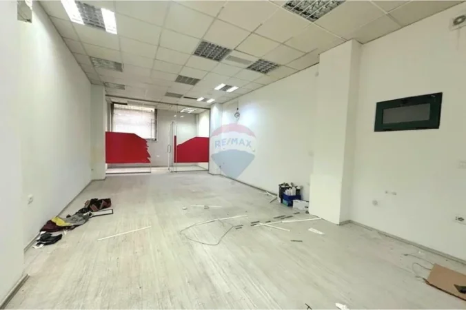 Tirane, jepet me qera , 403 m² 7.000 € (Reuga Shen Gjon Pali 2)