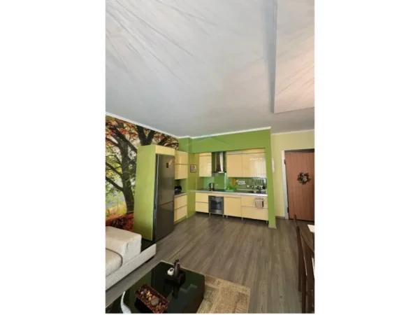 Tirane, jepet me qera apartament 2+1+Ballkon Kati 4, 105 m² 1.200 € (Rruga e Barrikadave)