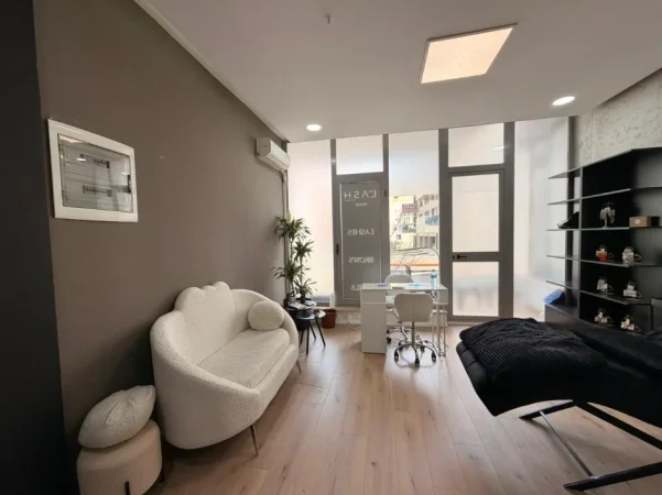 Tirane, jepet me qera zyre Kati 2, 31 m² 50.000 ALL (Petro Nini Luarasi)