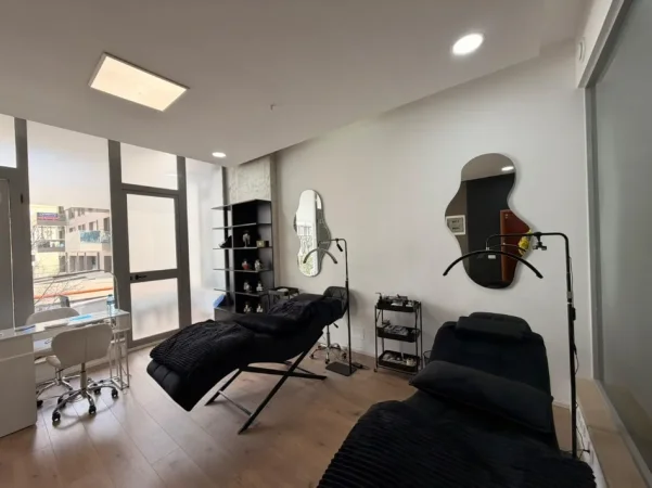 Tirane, jepet me qera zyre Kati 2, 31 m² 50.000 ALL (Petro Nini Luarasi)