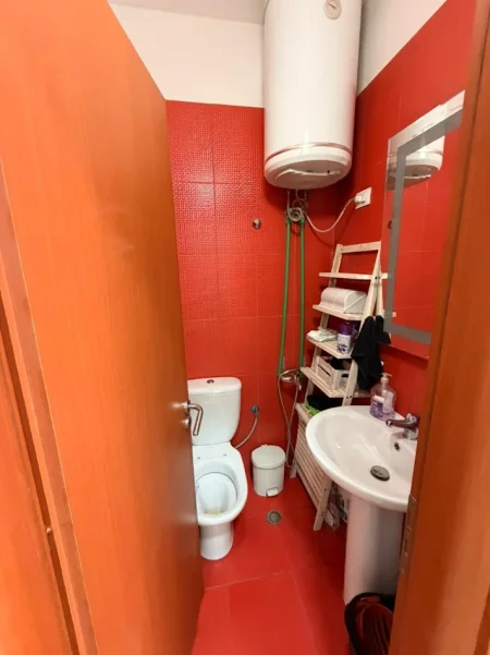Tirane, jepet me qera zyre Kati 2, 31 m² 50.000 ALL (Petro Nini Luarasi)