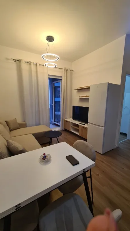Tirane, jepet me qera apartament 1+1+Ballkon ,e kompletuar ,Kati 3, 45 m² 370 euro (Rruga Dalip Topi)Rezidenca OXA