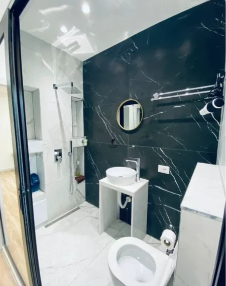 Tirane, jepet me qera apartament 1+1 Kati 5, 60 m² 600 € (KOMUNA E PARISIT)