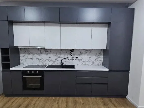 Tirane, jepet me qera zyre Kati 5, 65 m² 350 € (ALI DEMI)