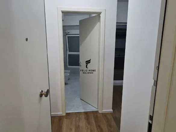 Tirane, jepet me qera zyre Kati 5, 65 m² 350 € (ALI DEMI)