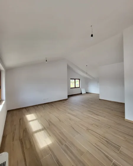 Tirane, jepet me qera Vile 3 Katshe Kati 1, 600 m² 3.800 € (TEG)