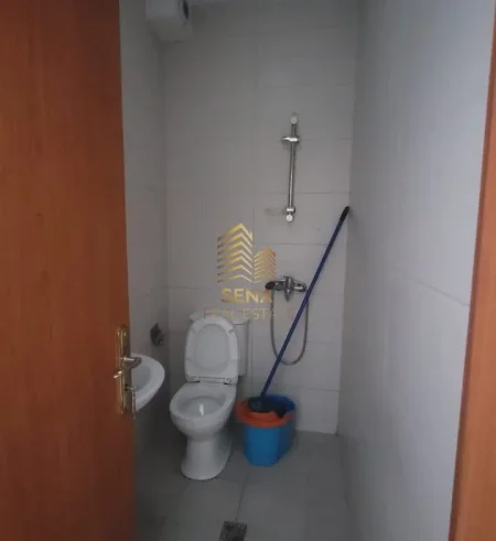 Tirane, jepet me qera garsonier 1+1 Kati 0, 50 m² 400 € (Brryl)