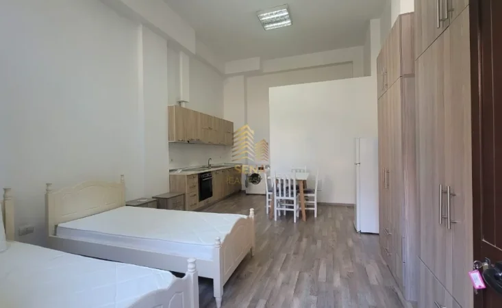 Tirane, jepet me qera garsonier 1+1 Kati 0, 50 m² 400 € (Brryl)