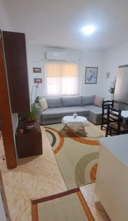 Tirane, jepet me qera apartament 2+1 Kati 4, 55 m² 380 € (YZBERISHT)