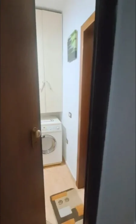 Tirane, jepet me qera apartament 2+1 Kati 4, 55 m² 380 € (YZBERISHT)