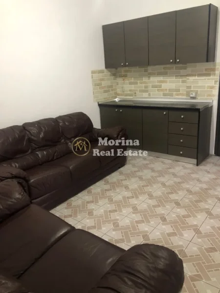 Tirane, jepet me qera shtepi 1+1 Kati 1, 50 m² 320 € (Laprake)