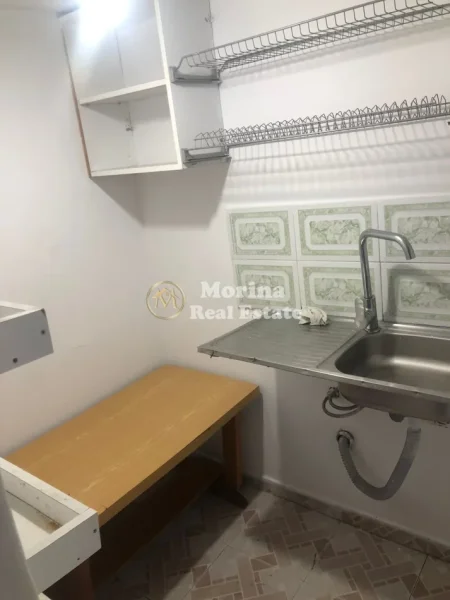 Tirane, jepet me qera shtepi 1+1 Kati 1, 50 m² 320 € (Laprake)