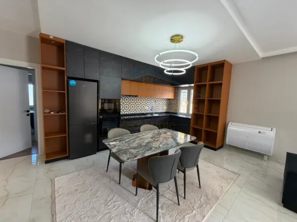 Tirane, jepet me qera apartament 2+1+Ballkon Kati 1, 117 m² 1.000 € (Lake Land Residence)
