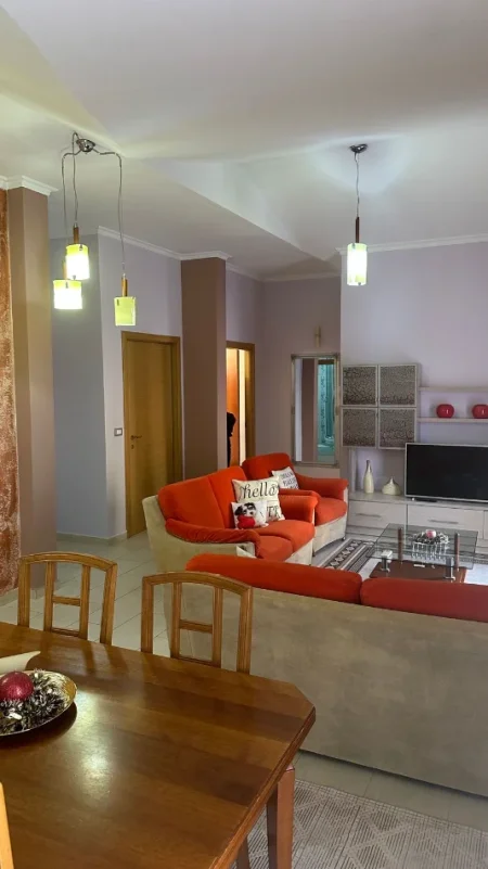 Tirane, jepet me qera apartament 3+1 Kati 3, 110 m² 850 € (KOMUNA E PARISIT)