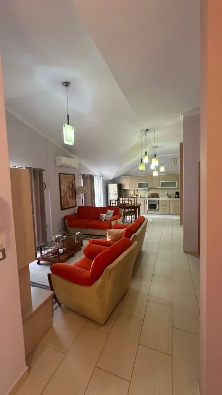 Tirane, jepet me qera apartament 3+1 Kati 3, 110 m² 850 € (KOMUNA E PARISIT)