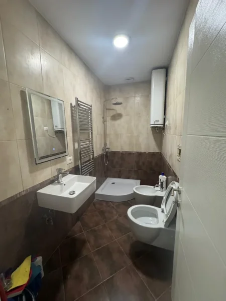 Tirane, shitet apartament 1+1 Kati 2, 48 m² 129.000 € (Kompleksi Colombo,Oxhaku)