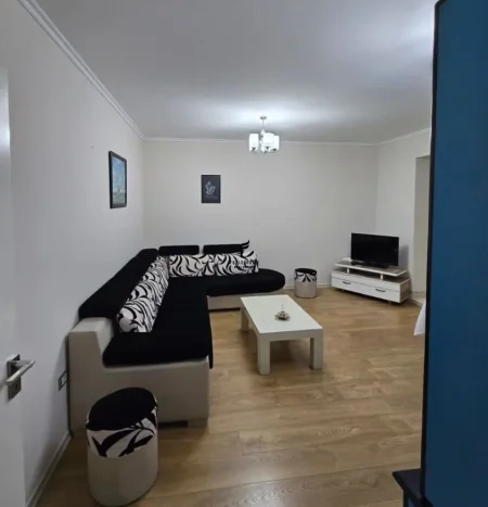 Tirane, jepet me qera apartament 1+1 Kati 4, 65 m² 550 € (VASIL SHANTO)