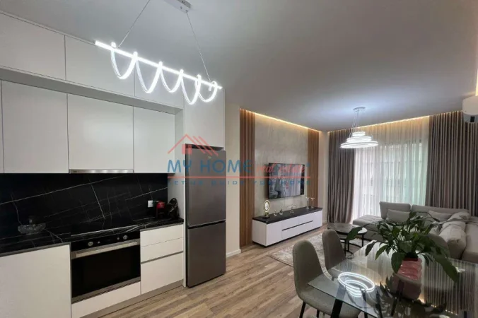 Tirane, jepet me qera apartament 1+1+Ballkon Kati 4, 70 m² 900 € (Rruga e Kosovareve)