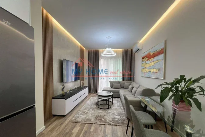 Tirane, jepet me qera apartament 1+1+Ballkon Kati 4, 70 m² 900 € (Rruga e Kosovareve)