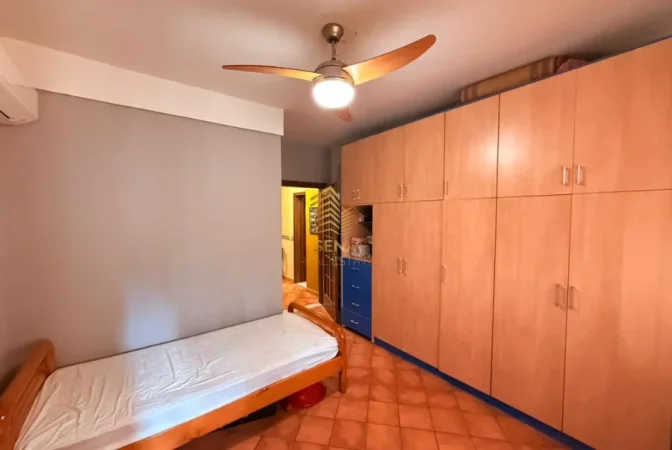 Tirane, jepet me qera apartament 2+1+Ballkon Kati 3, 75 m² 550 € (Komuna e Parisit)