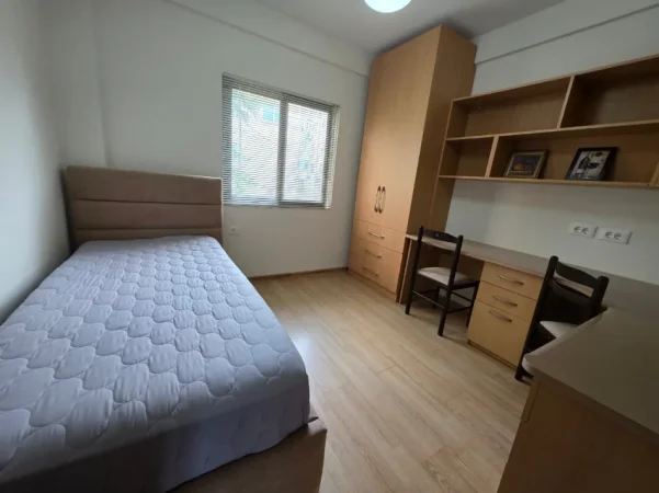 Tirane, jepet me qera apartament 4+1+kuzhine+Ballkon Kati 3, 120 m² (Rruga Mine Peza,)1200 euro