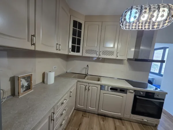 Tirane, jepet me qera apartament 4+1+kuzhine+Ballkon Kati 3, 120 m² (Rruga Mine Peza,)1200 euro